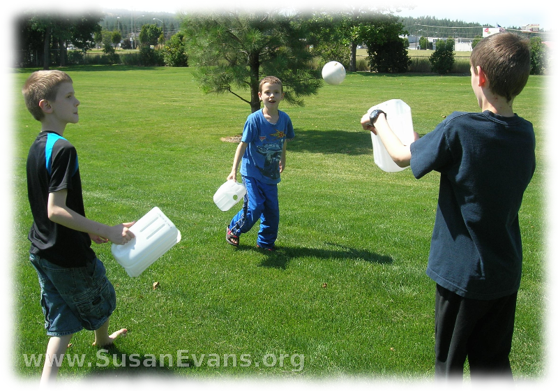 Water Balloon Toss « Susan's Homeschool Blog